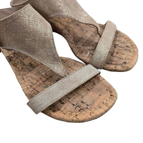 Donald Pliner Donni Slide Sandals Women's 8M Metallic Gold Wedge T-Strap Formal - Picture 3 of 7